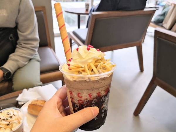 スタバサンタブーツチョコレートフラペチーノ