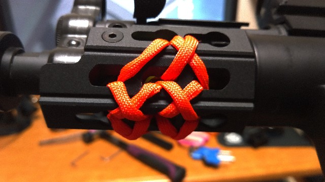 エアガン 装飾に ゴールドエアガン ダイヤモンド風装飾付き(笑)