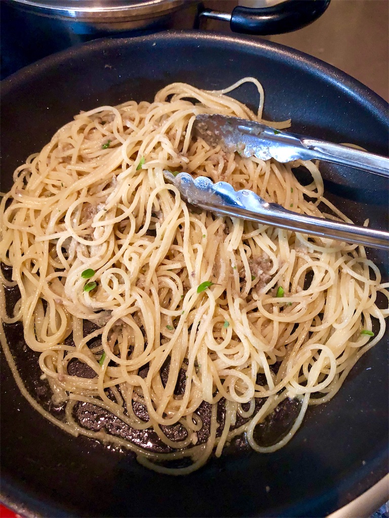 スイートマジョラムとイワシで自家製アンチョビペーストを作ったのでランチはアンチョビパスタでした ハーブ スパイスでナチュラル生活