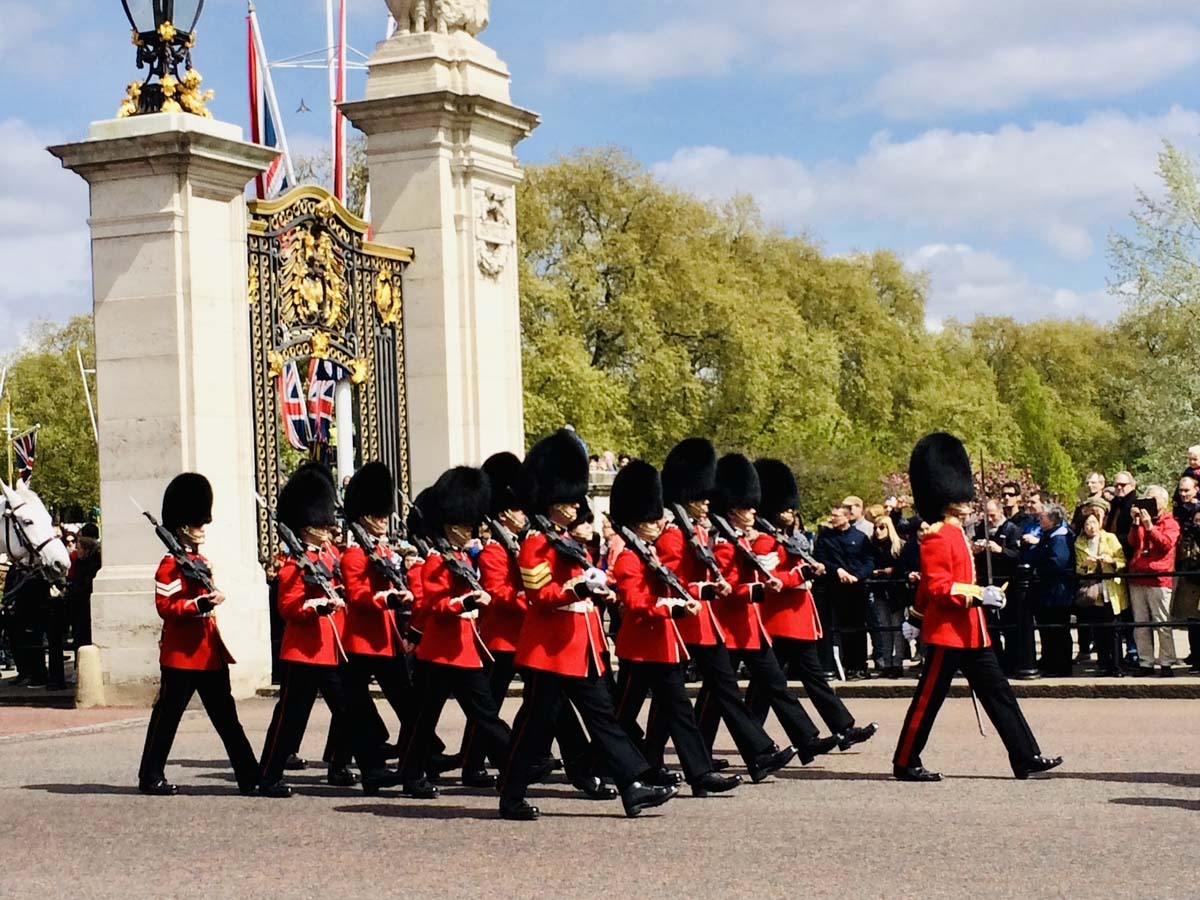 おすすめの一人旅はロンドン！ロンドンの衛兵の画像