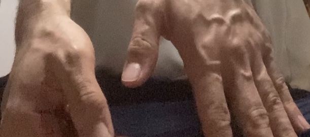 手の指引きマッサージ 疲れをとってニコニコ人生