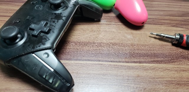 ニンテンドースイッチのプロコンが調子悪いので簡単な修理をしてみた 新品同様の動きにww原因はまさかのペットだった ゲームがなければ生きていけない そう ゲームこそ人生 ニンテンドースイッチのプロコンが調子悪いので簡単な修理をしてみた 新品同様の動きにww原因はまさかのペットだった ゲームがなければ生きていけない そう ゲームこそ人生