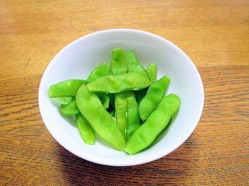 水耕栽培で 枝豆 を作っています 多段式装置でちゃんと育つでしょうか 春色ソレイユ