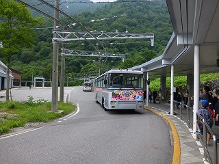 関電トロリーバス（扇沢駅）