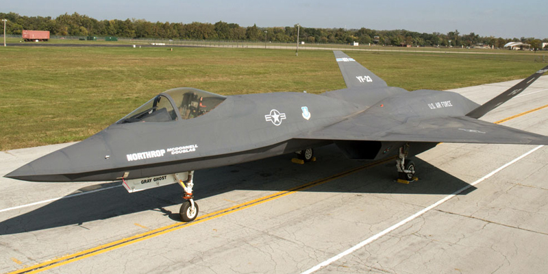 とこしえに横たわる黒衣の美女、YF-23 とこしえに横たわる黒衣の美女、YF-23