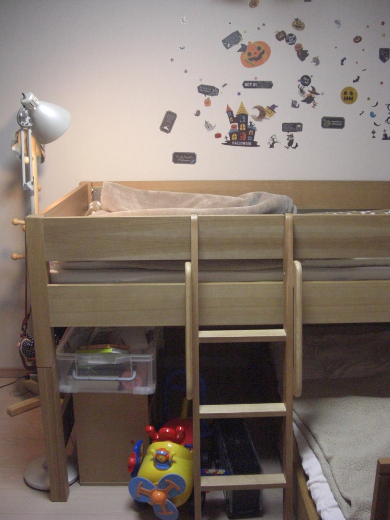 狭い子供部屋を広くするロフトベッド 上手に空間を利用できる家具アイテムです ４人家族なのに３ｌｄｋのマンションインテリア