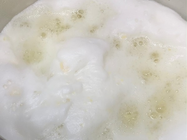 大豆を煮ると出てくる灰汁