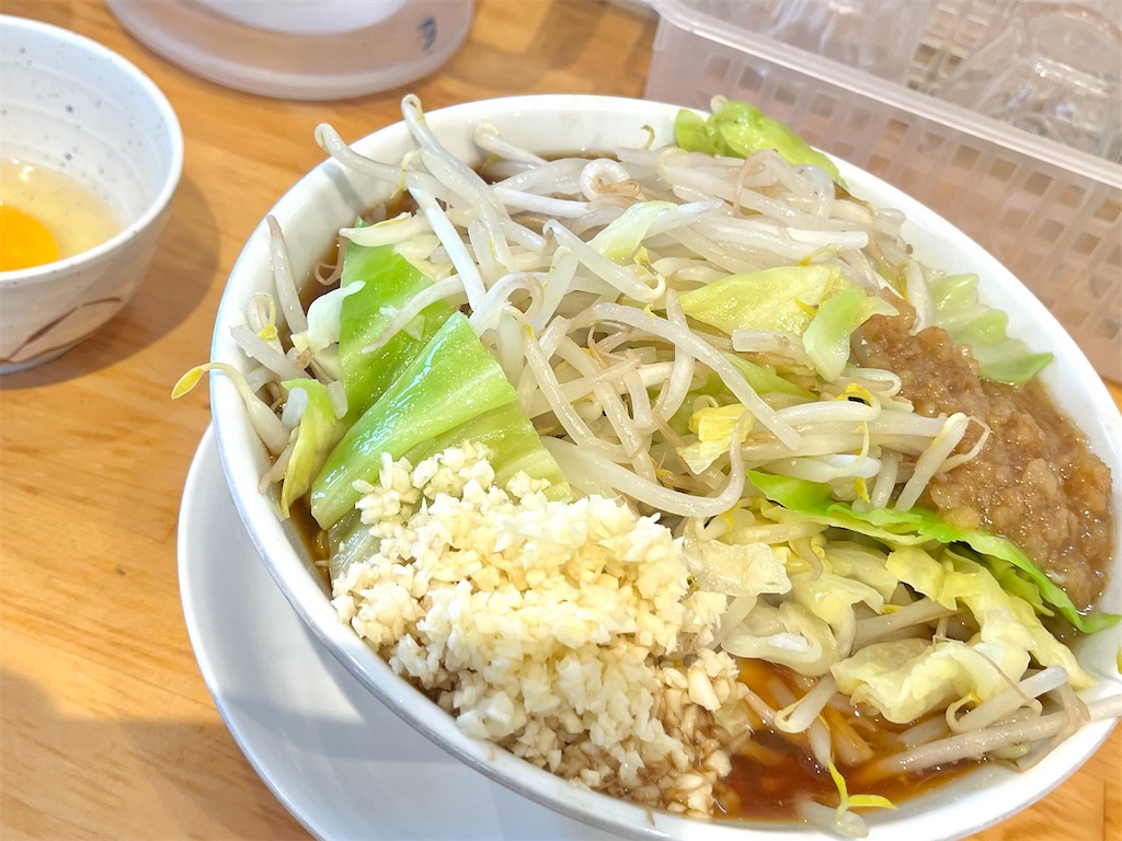 豚メンMAX』②「豚ラーメン(麺400g)+ヤサイマシ+生卵」 岩手県