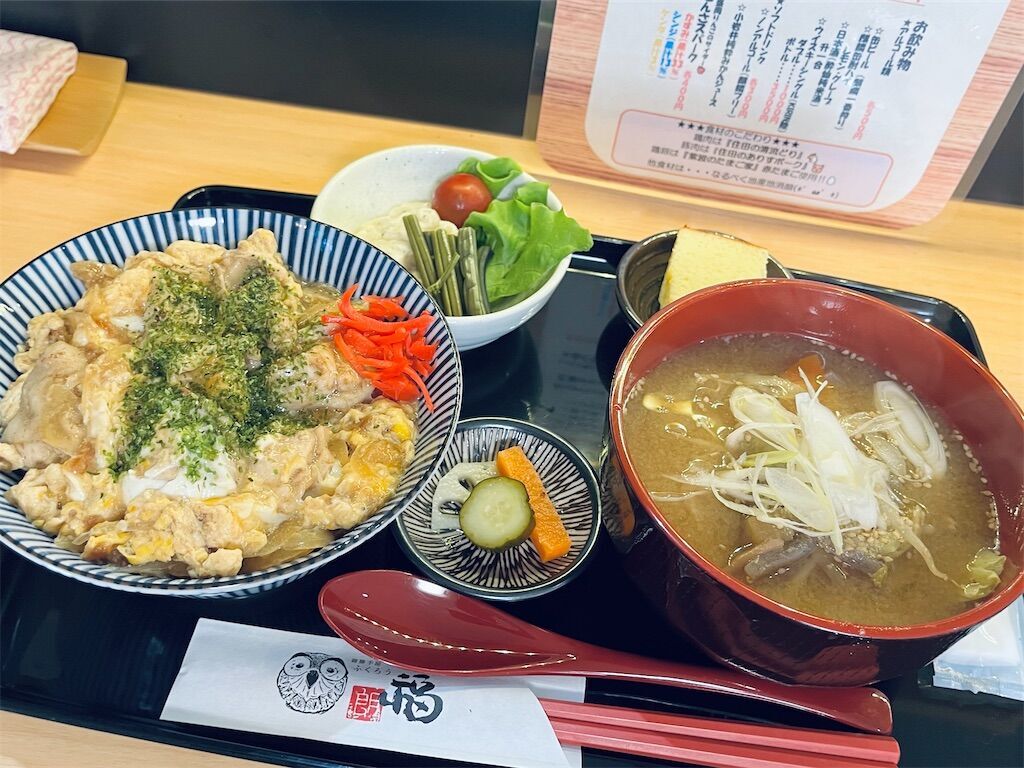 御勝手屋ふくろう』「満腹セット(丼+豚汁+小鉢+香物)』岩手県