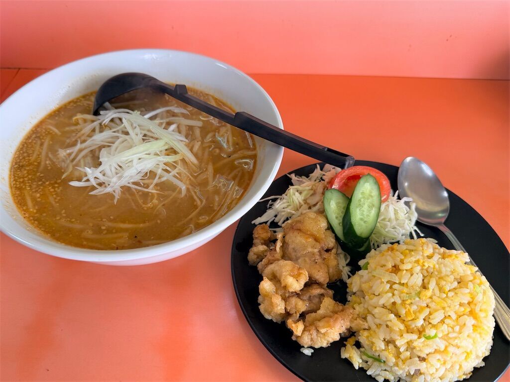 とんとん』「Eセット(辛しネギミソラーメン+半チャーハン+サラダ+