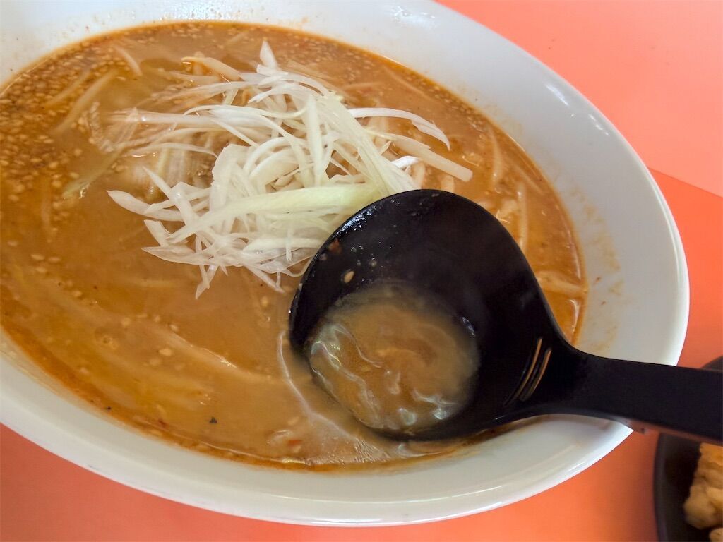 とんとん』「Eセット(辛しネギミソラーメン+半チャーハン+サラダ+