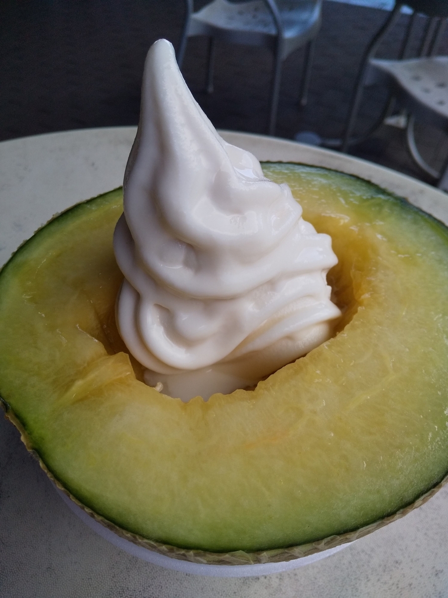 夏の茨城名物？メロンソフトクリーム - 育児とコーヒーとドーナツ