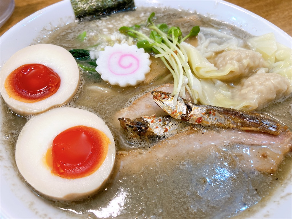 煮干しスープのラーメン、うま〜っ！表？裏？あなたはどっち！？ 大阪石橋「表があれば裏もある」 - 登山やキャンプや日々のこと