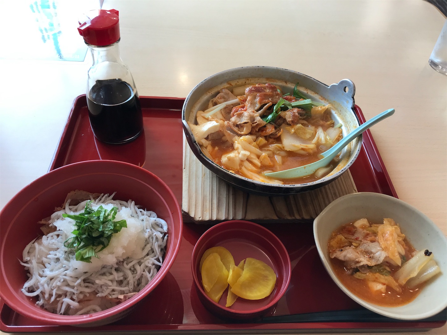 ジョイフルの冬メニュー すくい豆富の味噌チゲ鍋と釜揚げしらす丼定食 Hatanikiteminkaeのブログ
