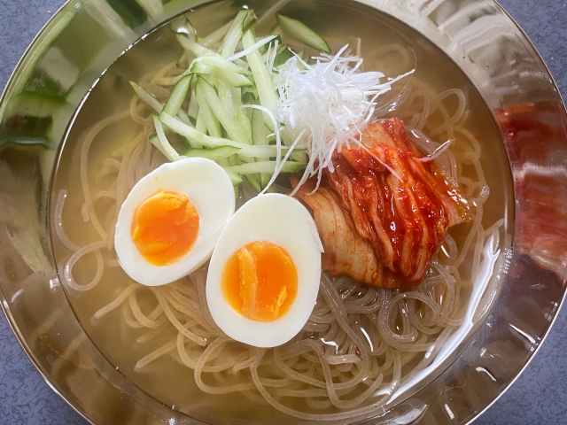 韓国冷麺と盛岡冷麺の違いは何？味や麺の特徴をわかりやすく解説 - 生活の知恵袋