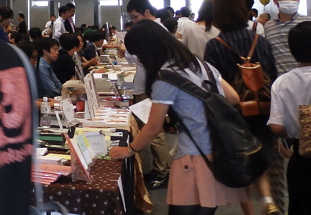 はてなブログのブースから見た第二回文学フリマ大阪の様子 第二回文学フリマ大阪