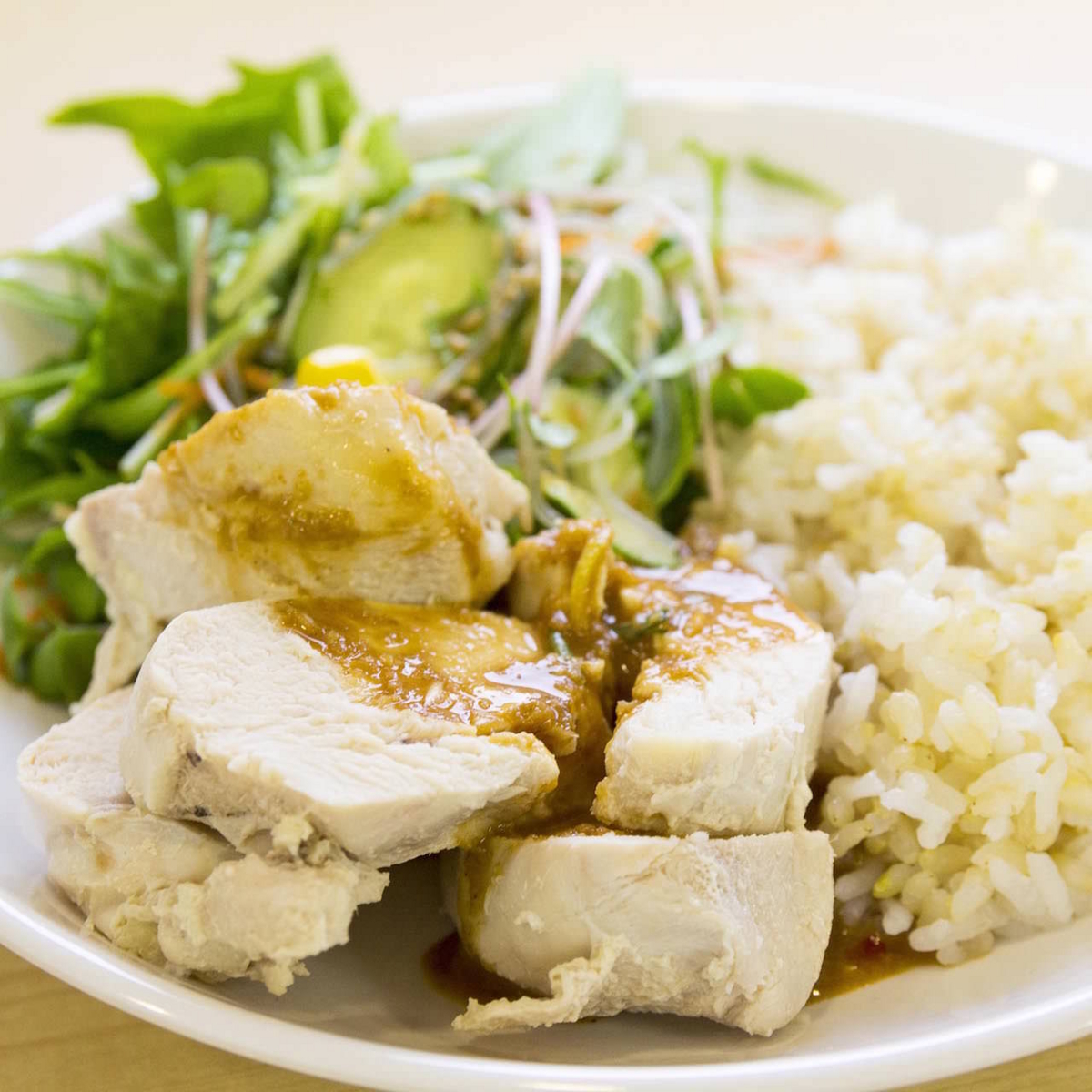 今日のまかないランチ：蒸し鶏の棒棒鶏だれ