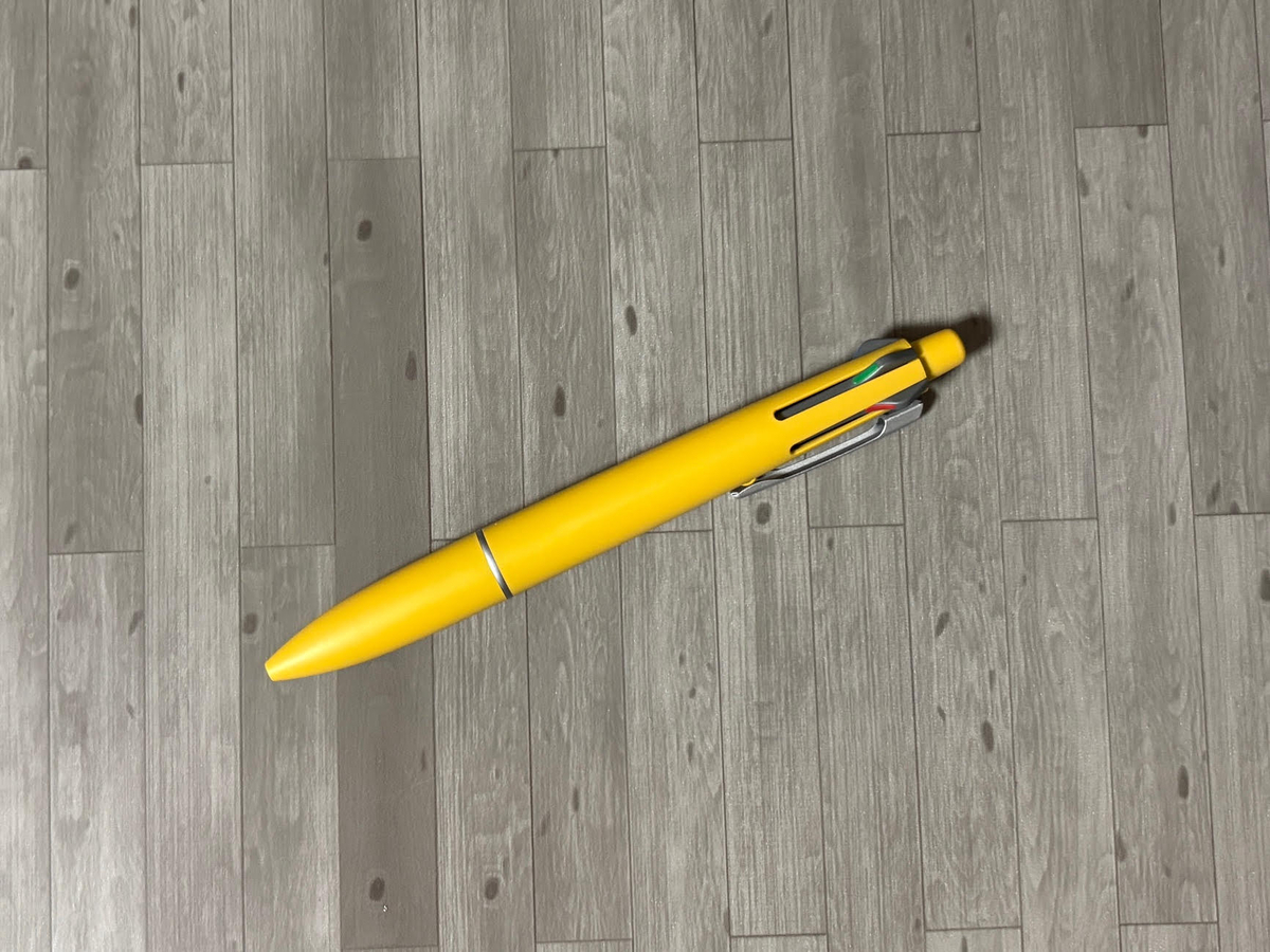 ジェットストリーム4&1の従来品と、Lite touch ink搭載のものを比べ