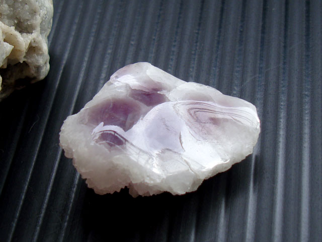 紫のメノウ - 石と多肉植物