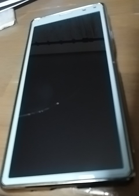 Xperia8のヒビ入り画面