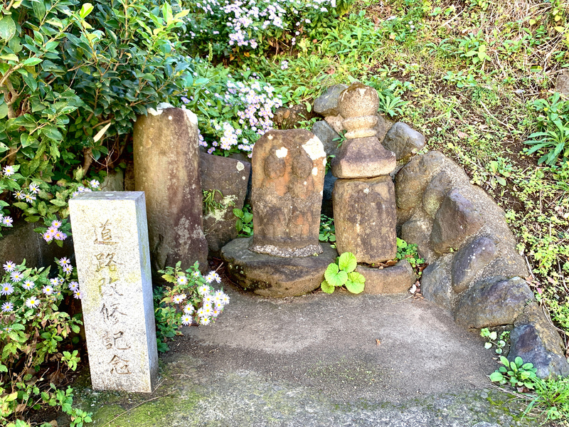 石碑 と 石塔 の 違い