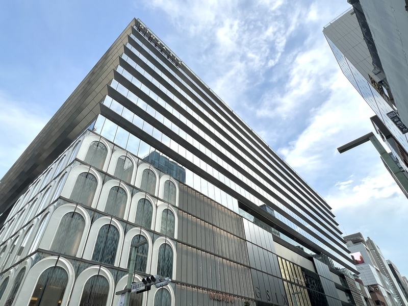 GINZA SIX屋上の靏護稲荷神社 - 燈蓮寺伽藍堂 -RISING FALCON-
