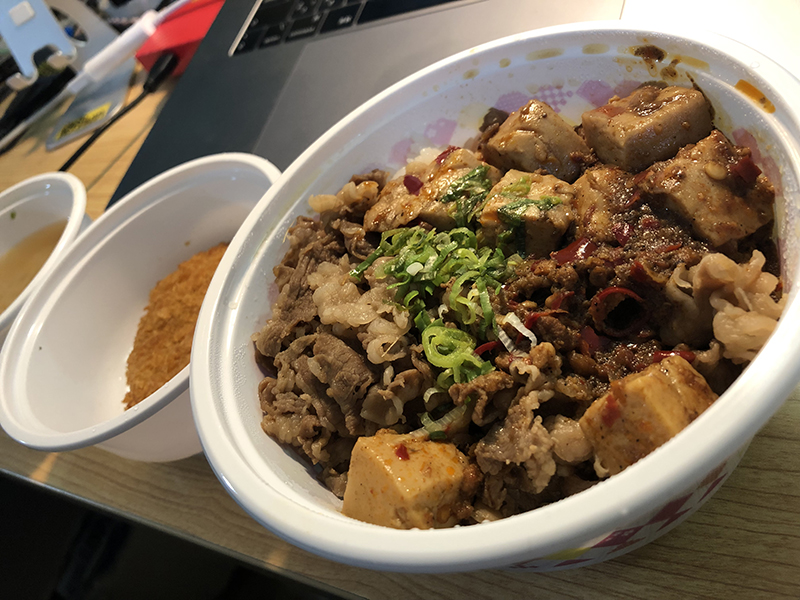 麻婆豆腐牛丼 中国de音楽４