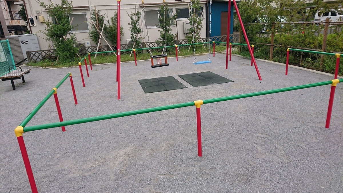 牡丹2丁目児童遊園のブランコ