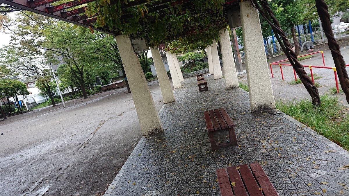 若宮公園のベンチ