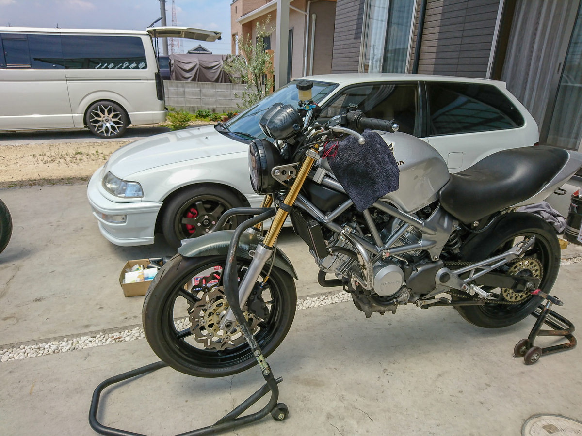 ホイールベースの短縮！！ - VTR250だってやれば出来るんですぅ！！！