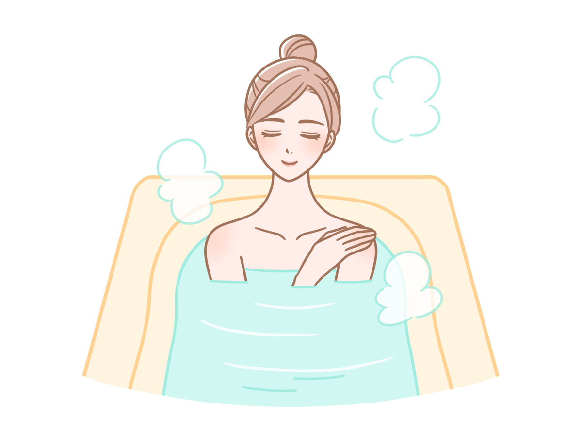 湯船に浸かる女性