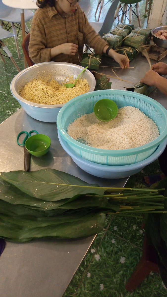 ベトナムの鏡餅的存在 ハノイは バインチュン Banh Chưng ホーチミンは バインテット Banh Tet を旧正月から飽きるほど食べる どうなの 夫婦でベトナム移住って