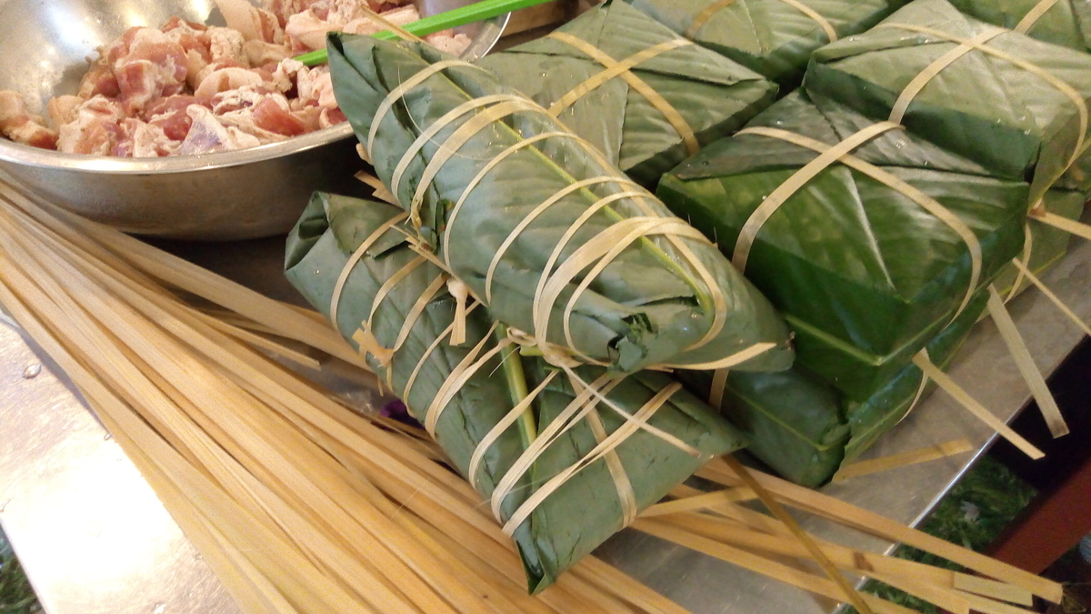 ベトナムの鏡餅的存在 ハノイは バインチュン Banh Chưng ホーチミンは バインテット Banh Tet を旧正月から飽きるほど食べる どうなの 夫婦でベトナム移住って