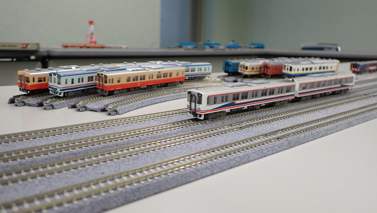 写真は関東鉄道新鋭のエースキハ2100