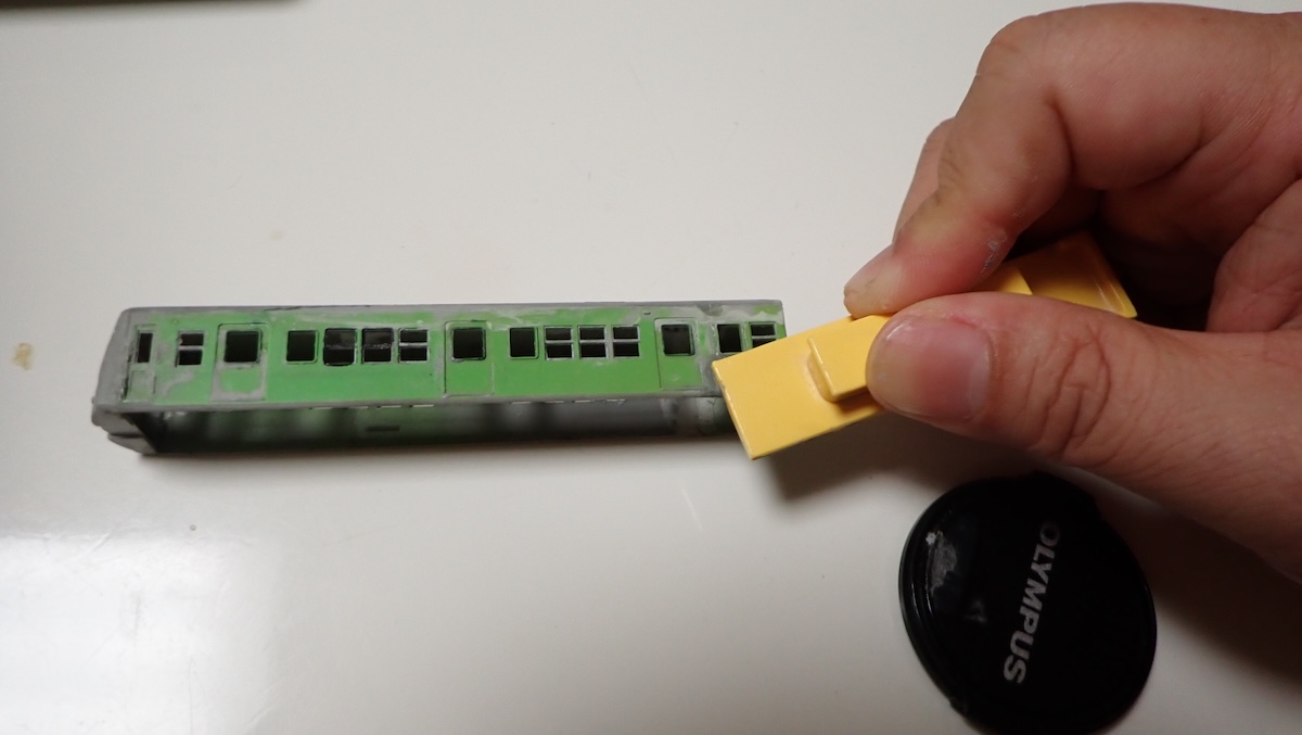 写真は学生時代に作った自由形私鉄電車の車体再生状況