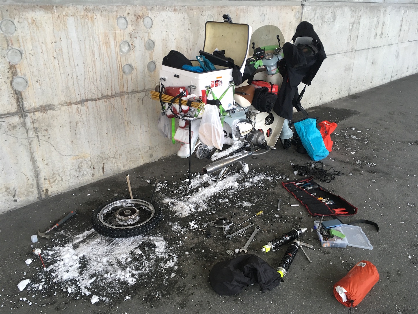 北防波堤ドームでパンク修理