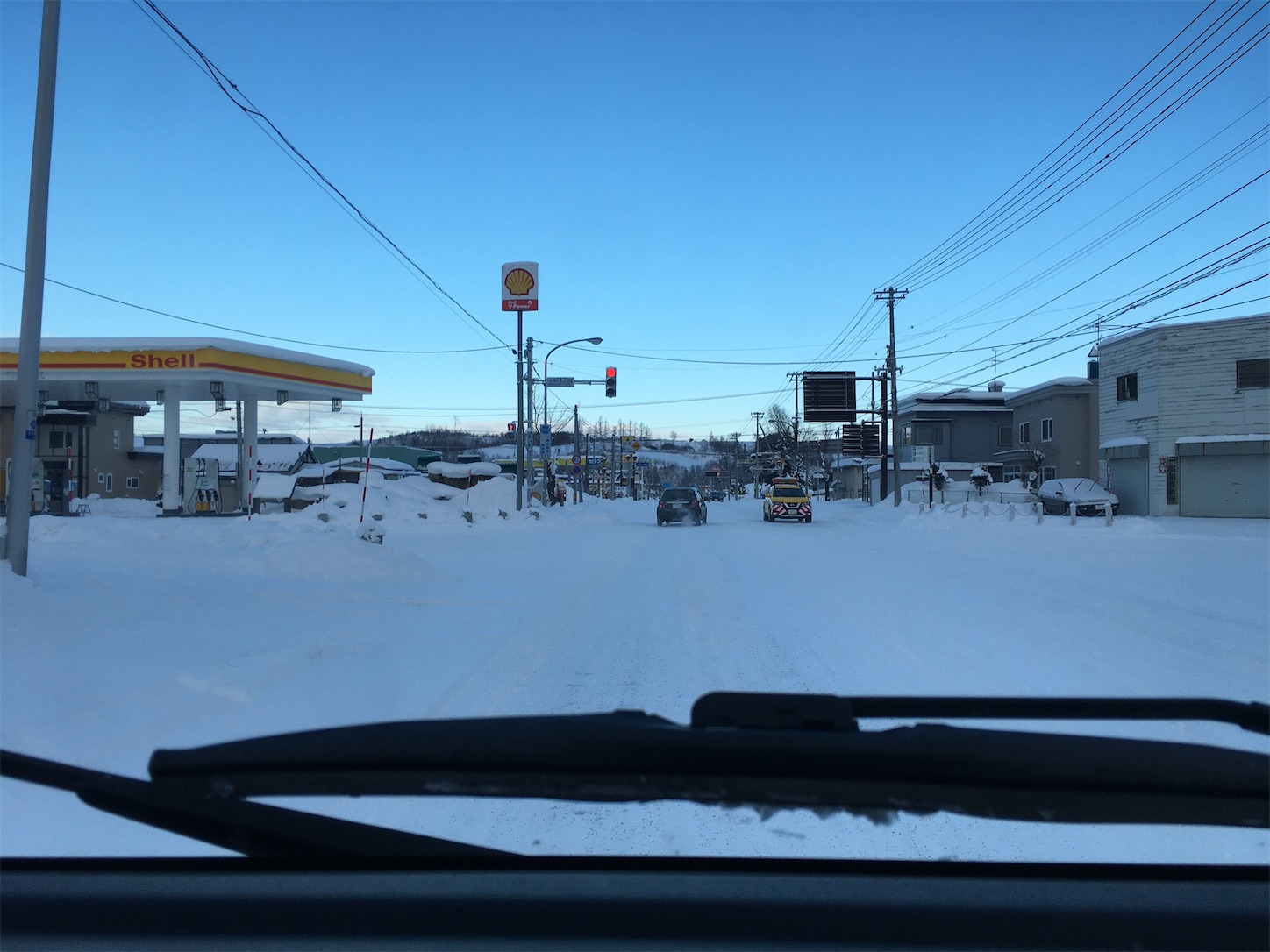 雪の美瑛の町並み