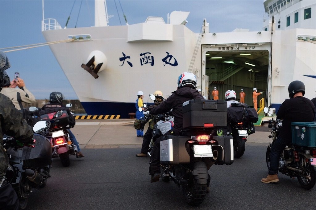 大函丸にバイクで乗る