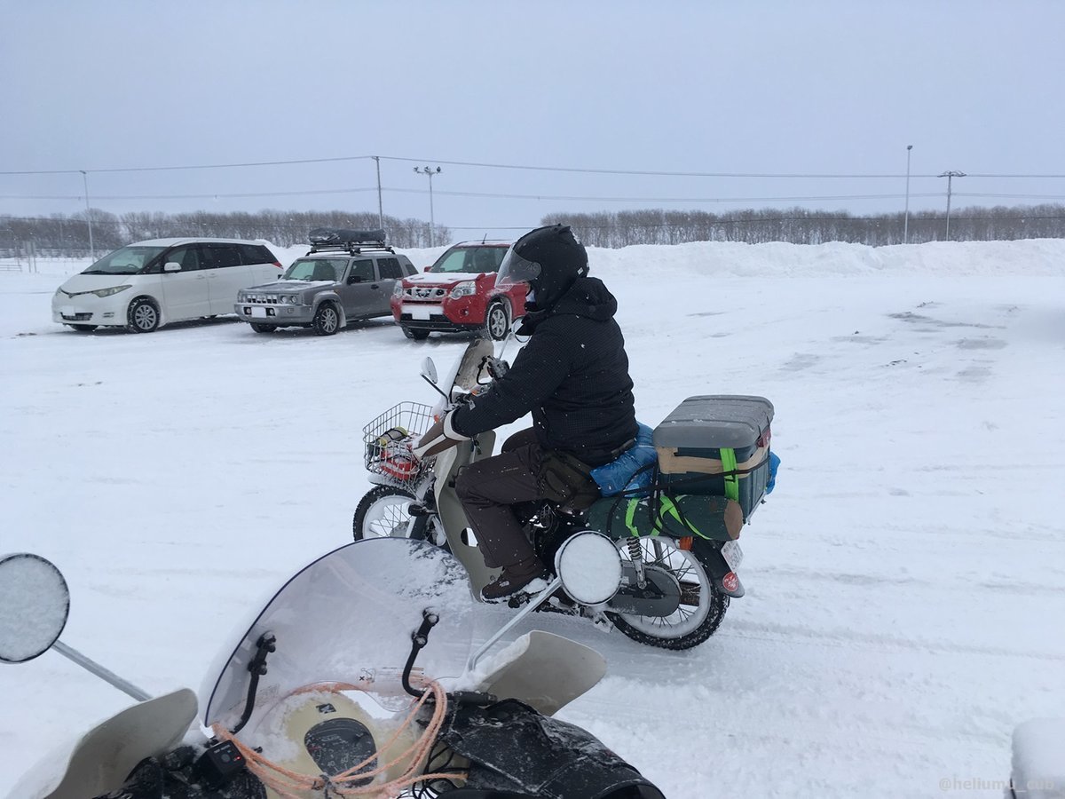 年越し宗谷岬 雪の上で遊ぶカブ