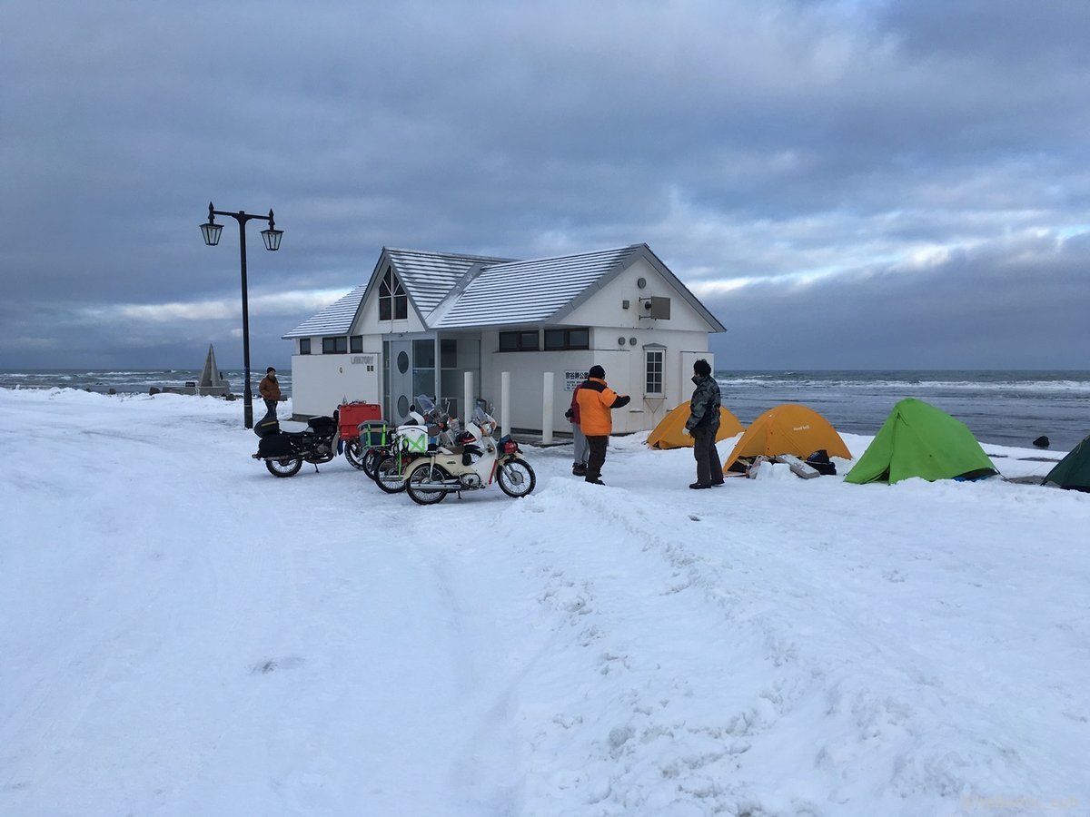 年越し宗谷岬 トイレ横のテント村