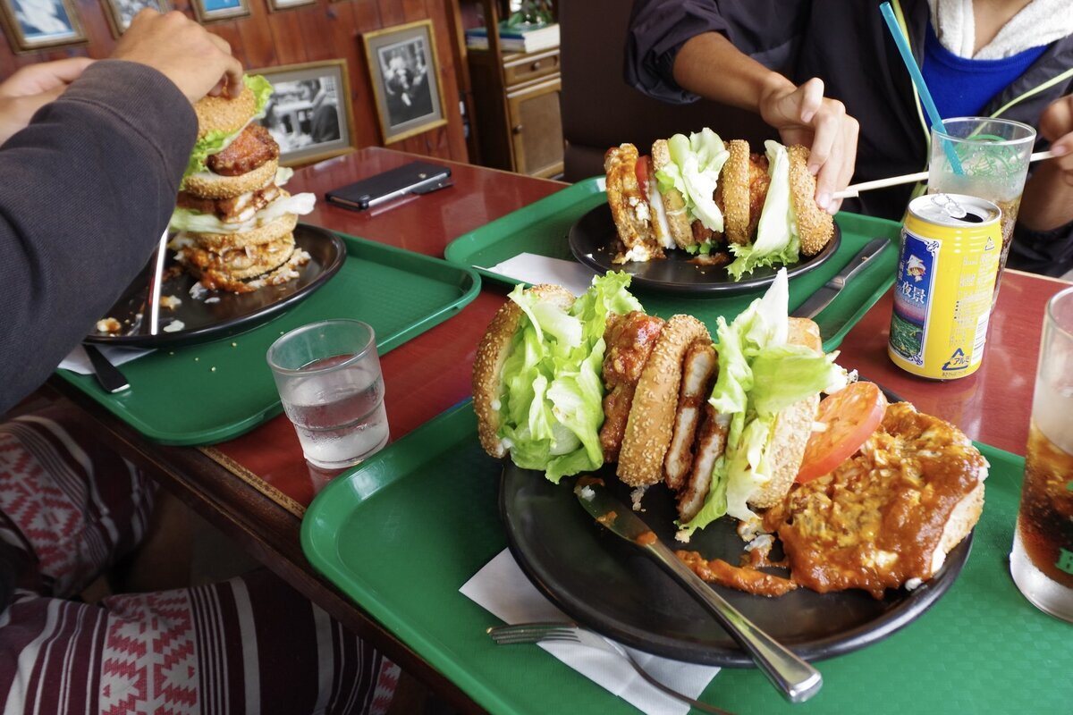 ラッキーピエロ 函館バーガー