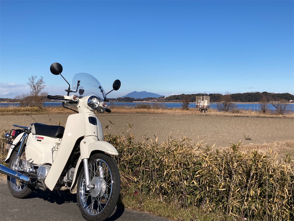 スーパーカブ110（JA44）のレッグシールドにウイングエンブレムを付け 