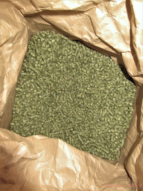 ハローやぎーず-ヤギってなに食べる？-ルーサンペレット