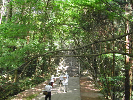 八十二番根香寺境内
