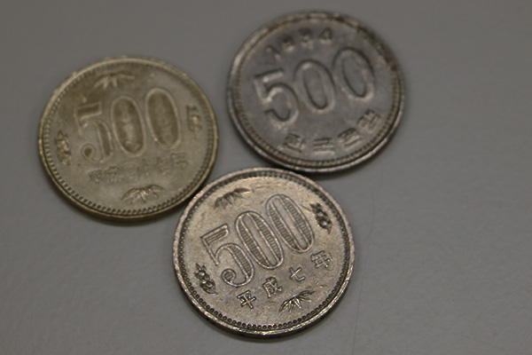 旧500円玉って変造500ウォン硬貨事件以来めっきり見かけなくなりましたよね ヘソで茶をわかす