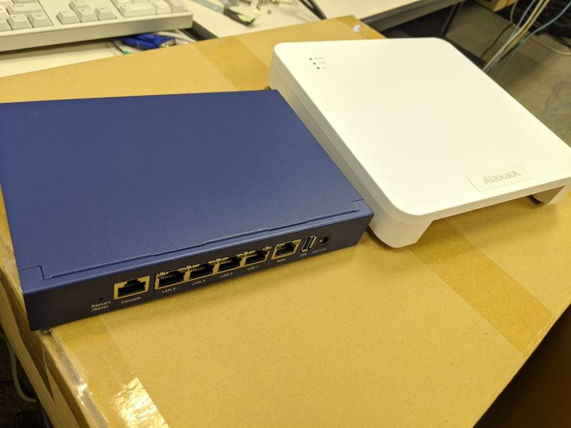 Edgecore EAP101, EWS101