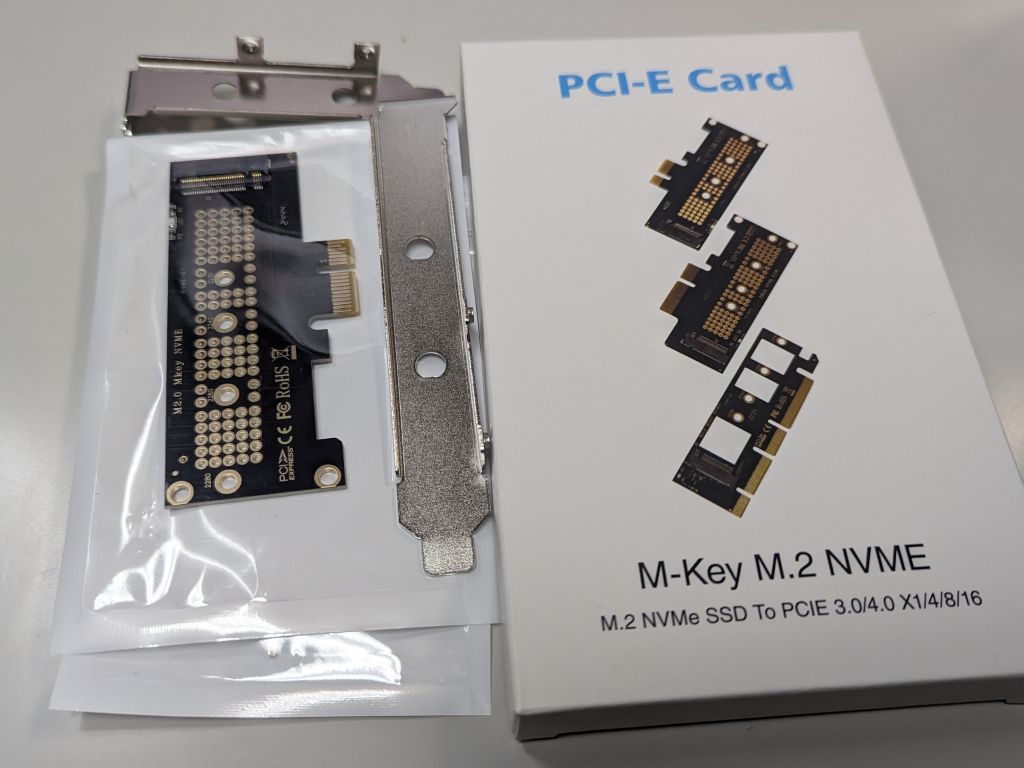 NVMe - PCIe変換カード (パッケージ内容)