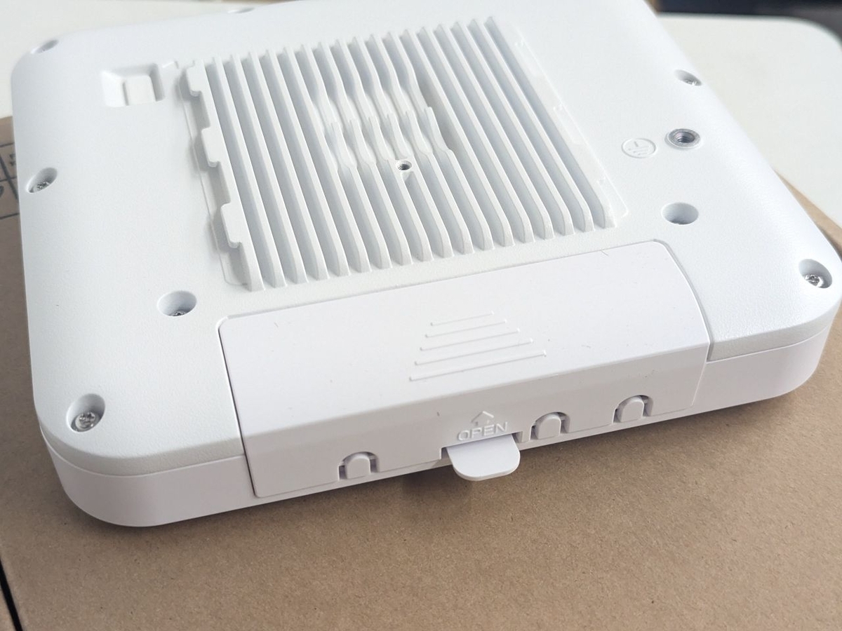 EAP111外観 (裏)