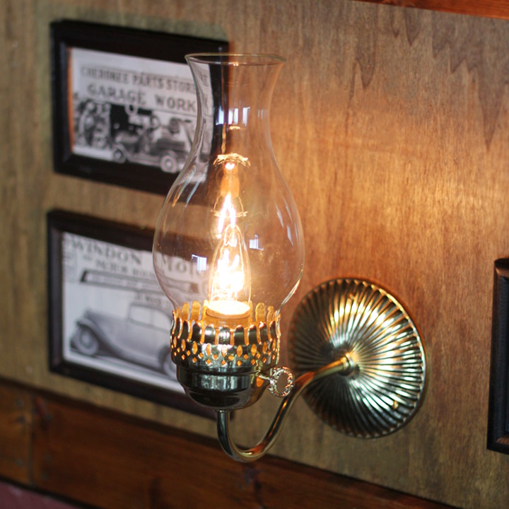 アンティークランプ・アンティークランタン|透明度の高い薄いクリアガラスで出来たチムニー(火屋)