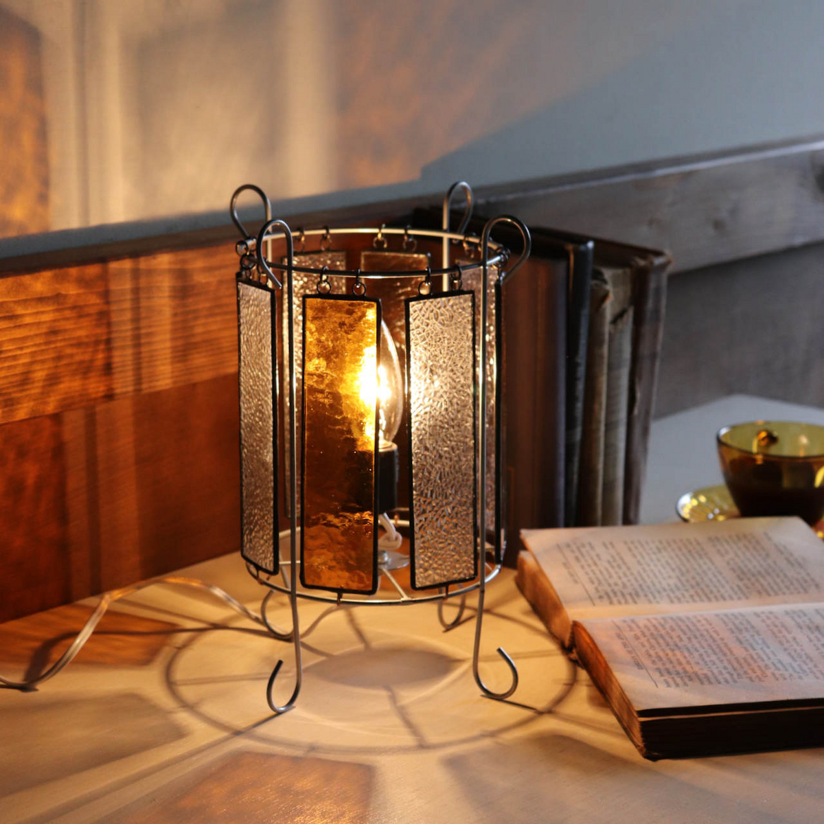 ヴィンテージアンバーガラス＆梨地ガラスのステンドグラステーブル